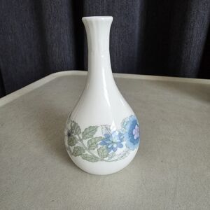 Vintage English Wedgwood small ceramic vase/home décor/ornaments